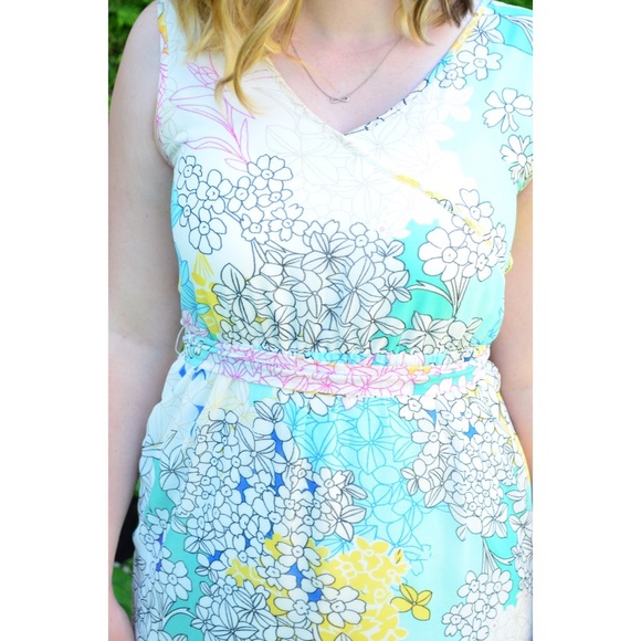 Floral Maxi Dress in Pastel Colors - Picture 6 of 7